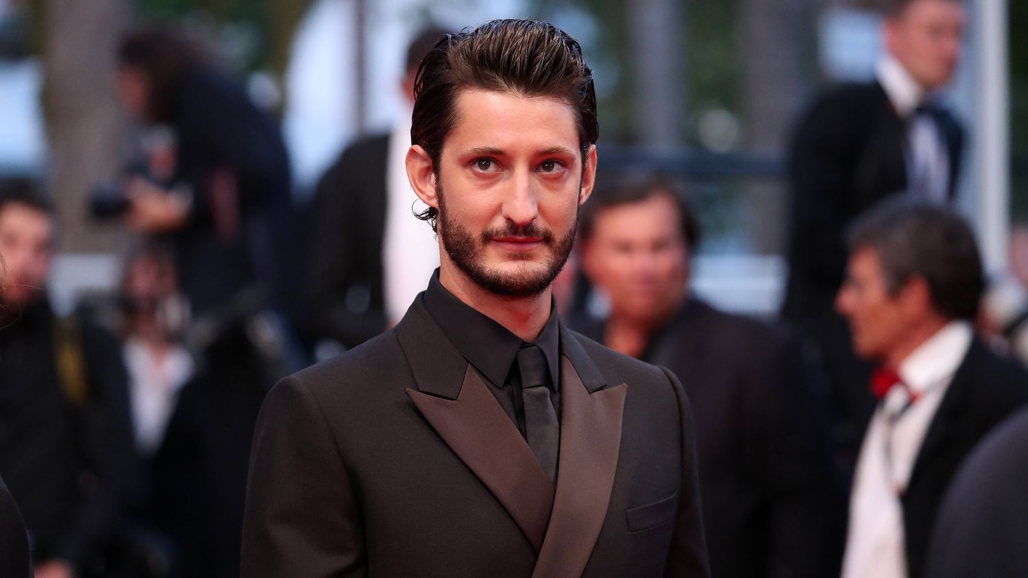 DIRECT VIDEO. Festival de Cannes 2024 : l'équipe d'"Un p'tit truc en plus" a monté les marches, Pierre Niney attendu pour le "Comte de Monte-Cristo"