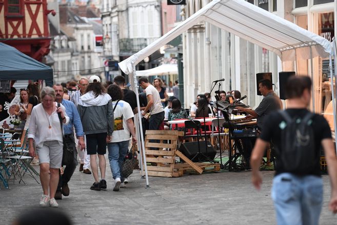 Un début de soirée en musique, gâché par les intempéries