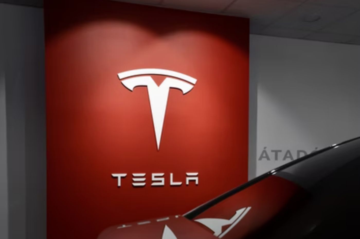 Tesla veut mettre la concurrence KO avec son Dojo