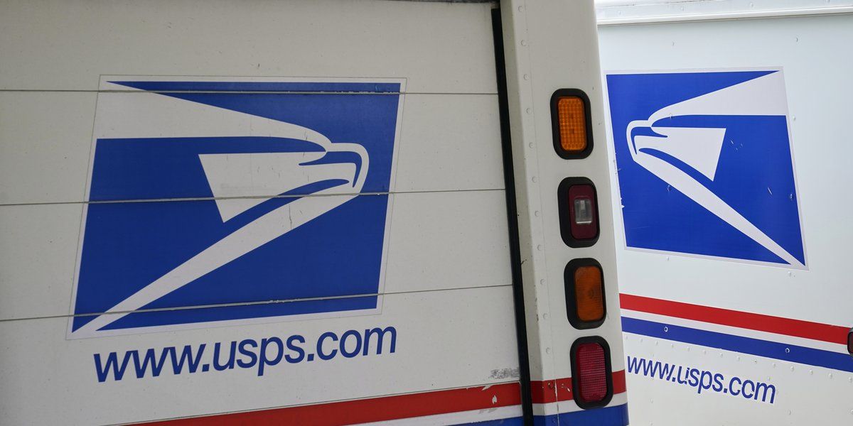 USPS worker collapses, dies on the job in Dallas