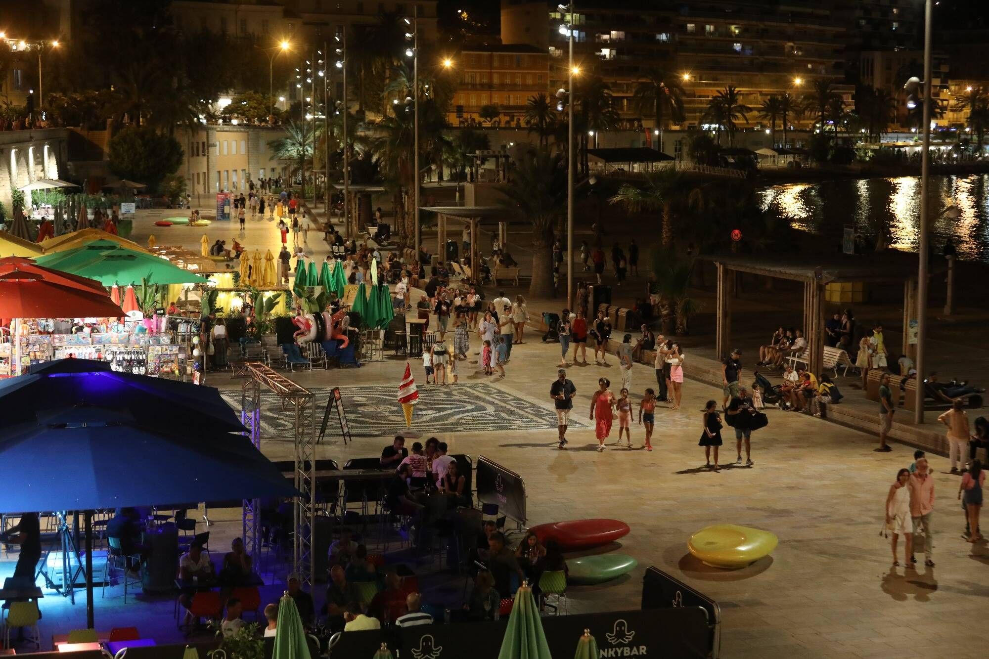 Victime d'un malaise cardiaque, une femme de 35 ans sauvée in extremis pendant la fête de la musique à Menton