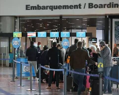 Onze départements en vigilance orange aux orages: des retards en cascade à l'aéroport de Nice Côte d'Azur