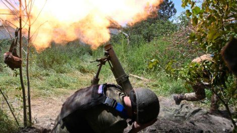 Ukraine: dans les villages libérés, destructions et trophées de guerre