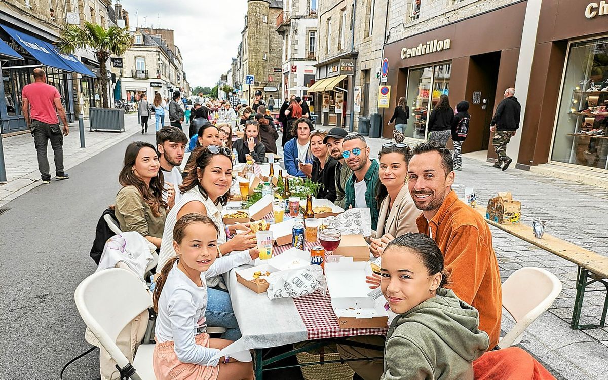 La Grande table savoureusement appréciée, rue Nationale, à Pontivy