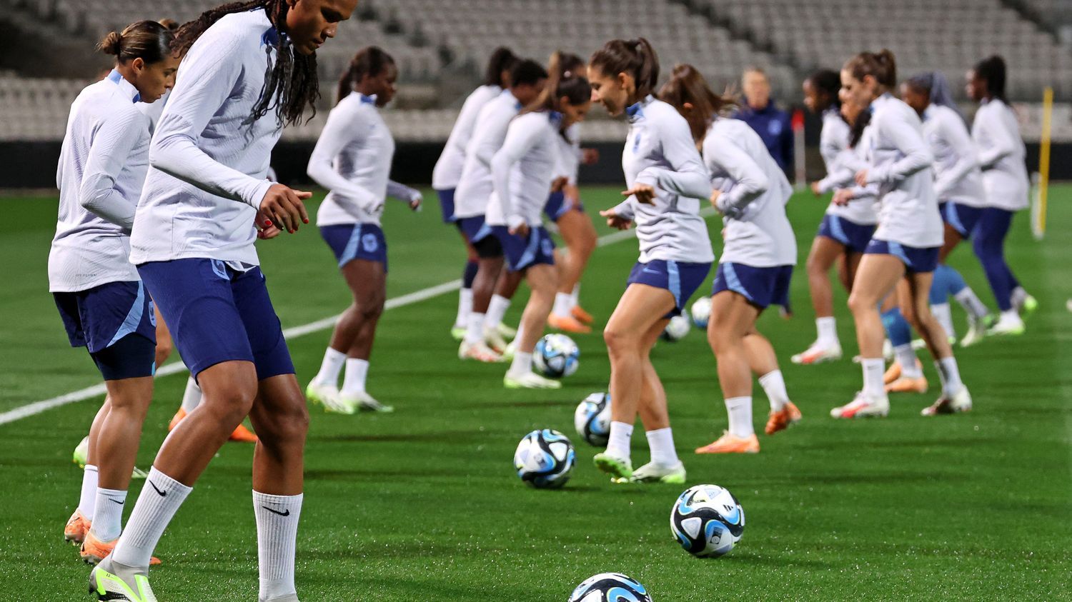 Coupe du monde de football : avec le forfait d'Elisa De Almeida, quelle défense pour les Bleues face à la Jamaïque ?