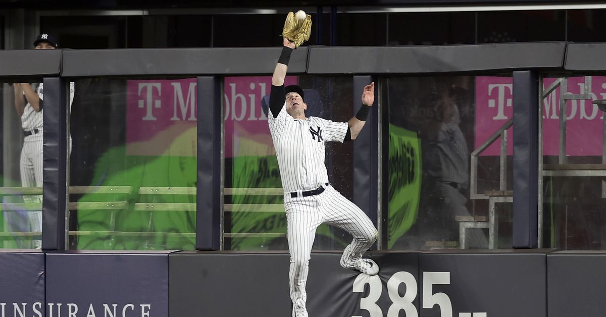 Yankees win 5-4, hold off Royals with highlight-reel plays