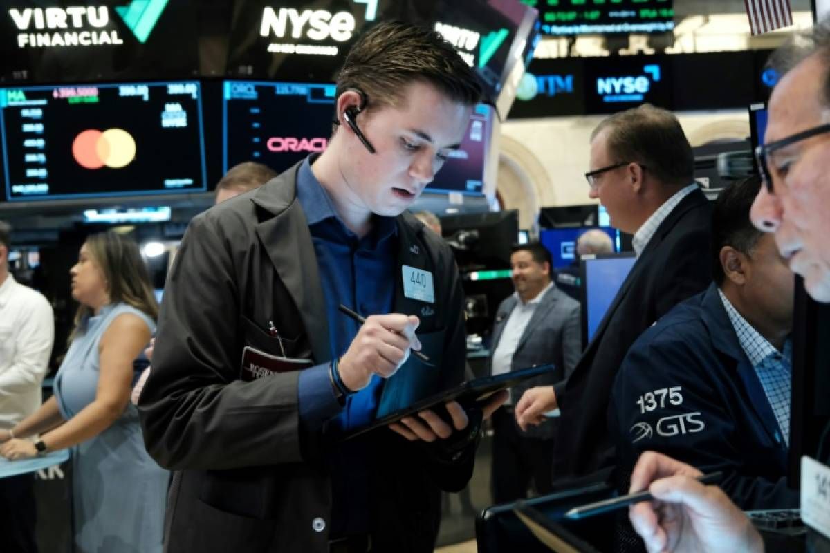 Wall Street termine en ordre dispersé, dixième hausse d'affilée pour le Dow Jones