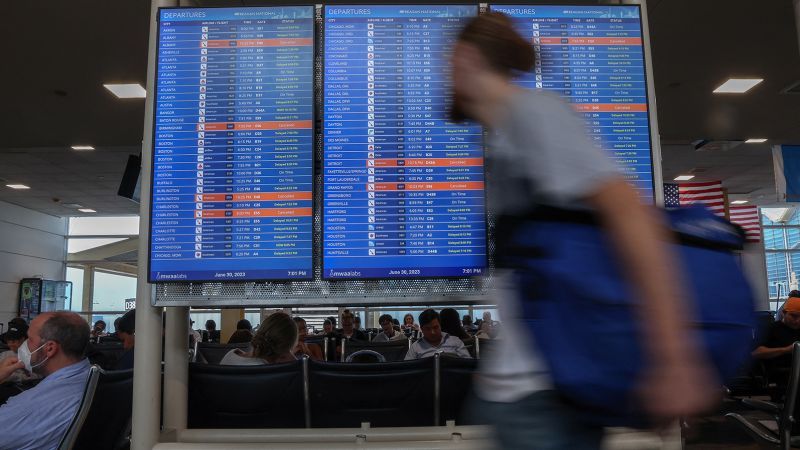 Travel news: US airline staffing at ‘highest level’ in decades - so why the flight delays?