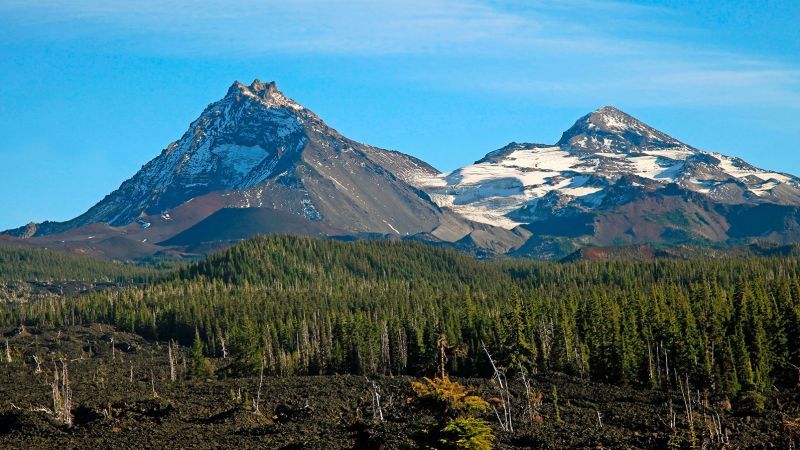 21-year-old climber found dead after fall from Oregon mountain slope