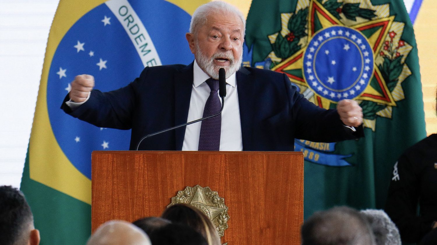 Brésil : le président Lula signe un décret pour limiter l'accès aux armes