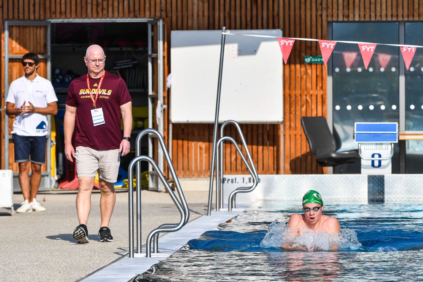 Mondiaux de natation : " Il me tarde de voir jusqu’où Léon Marchand est capable d’aller ", dit Bob Bowman, son entraîneur américain