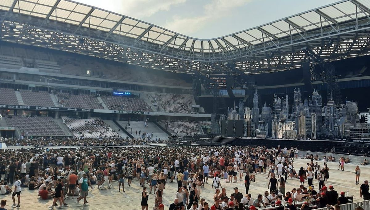 VIDEOS - Nice : des dizaines de milliers de spectateurs pour voir The Weeknd à l'Allianz Riviera