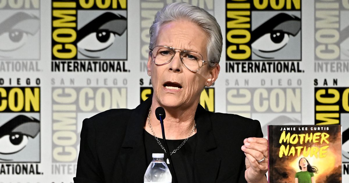 Jamie Lee Curtis Warns Comic-Con Crowd About Climate