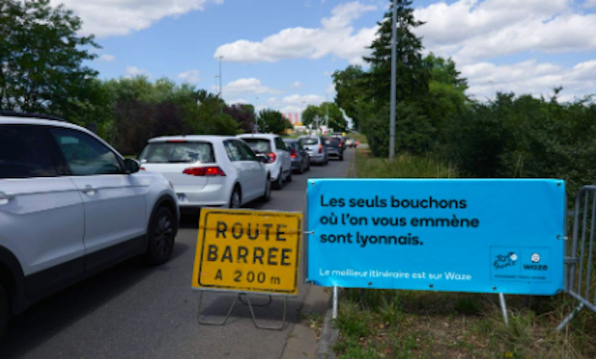 Quand Waze trolle les automobilistes bloqués sur les routes