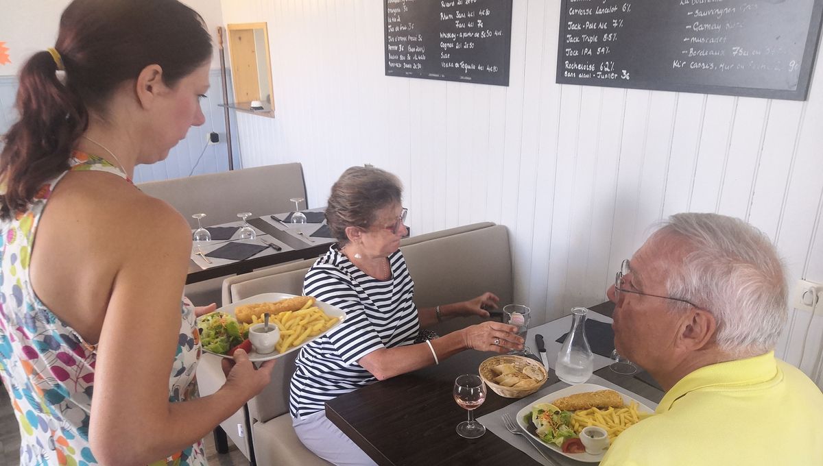 Samedi rouge sur la route, voyants au vert pour le restaurant "Au bon accueil" à Charron