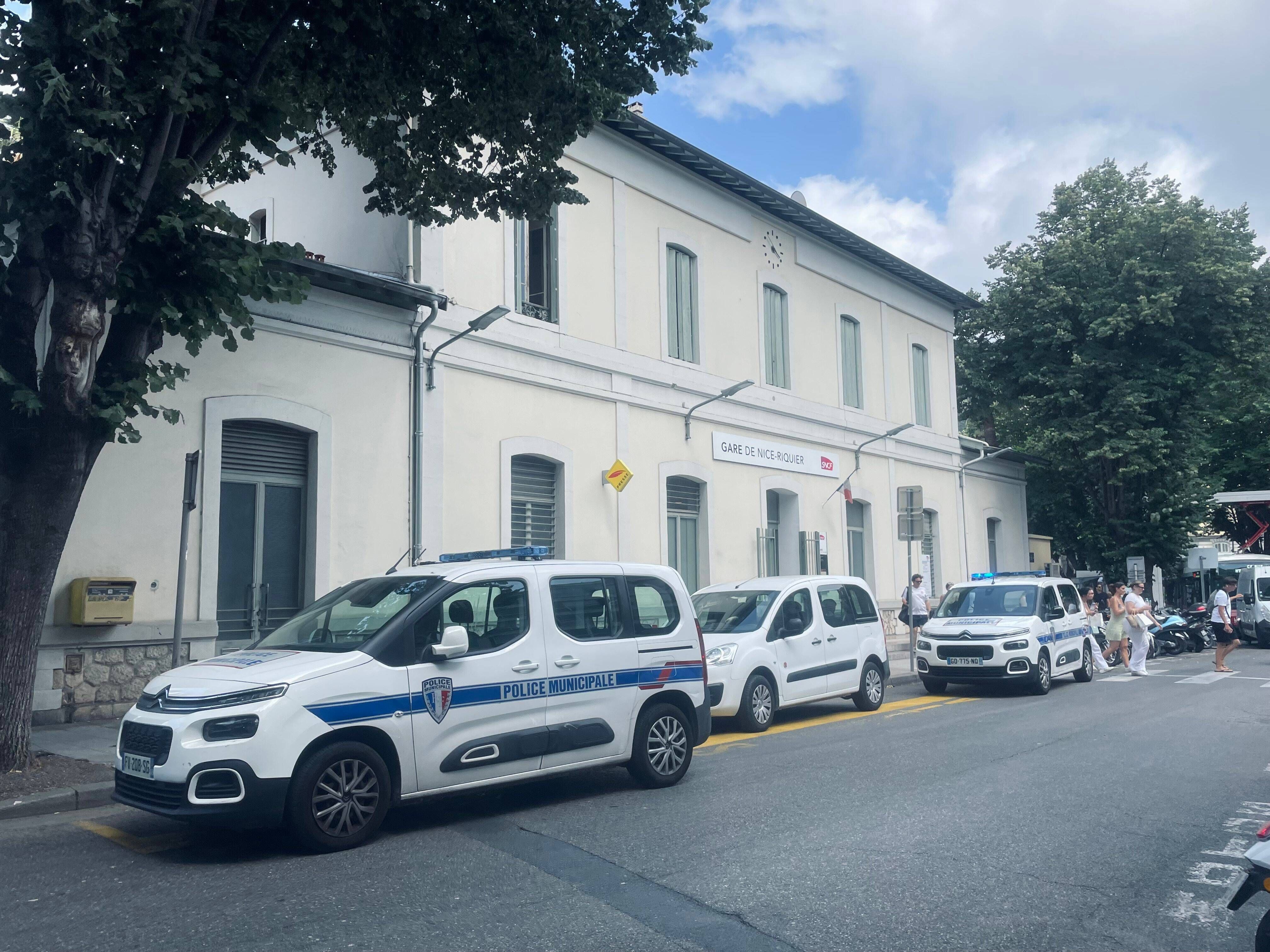 L’homme poignardé sur le quai d'une gare à Nice est décédé des suite de ses blessures