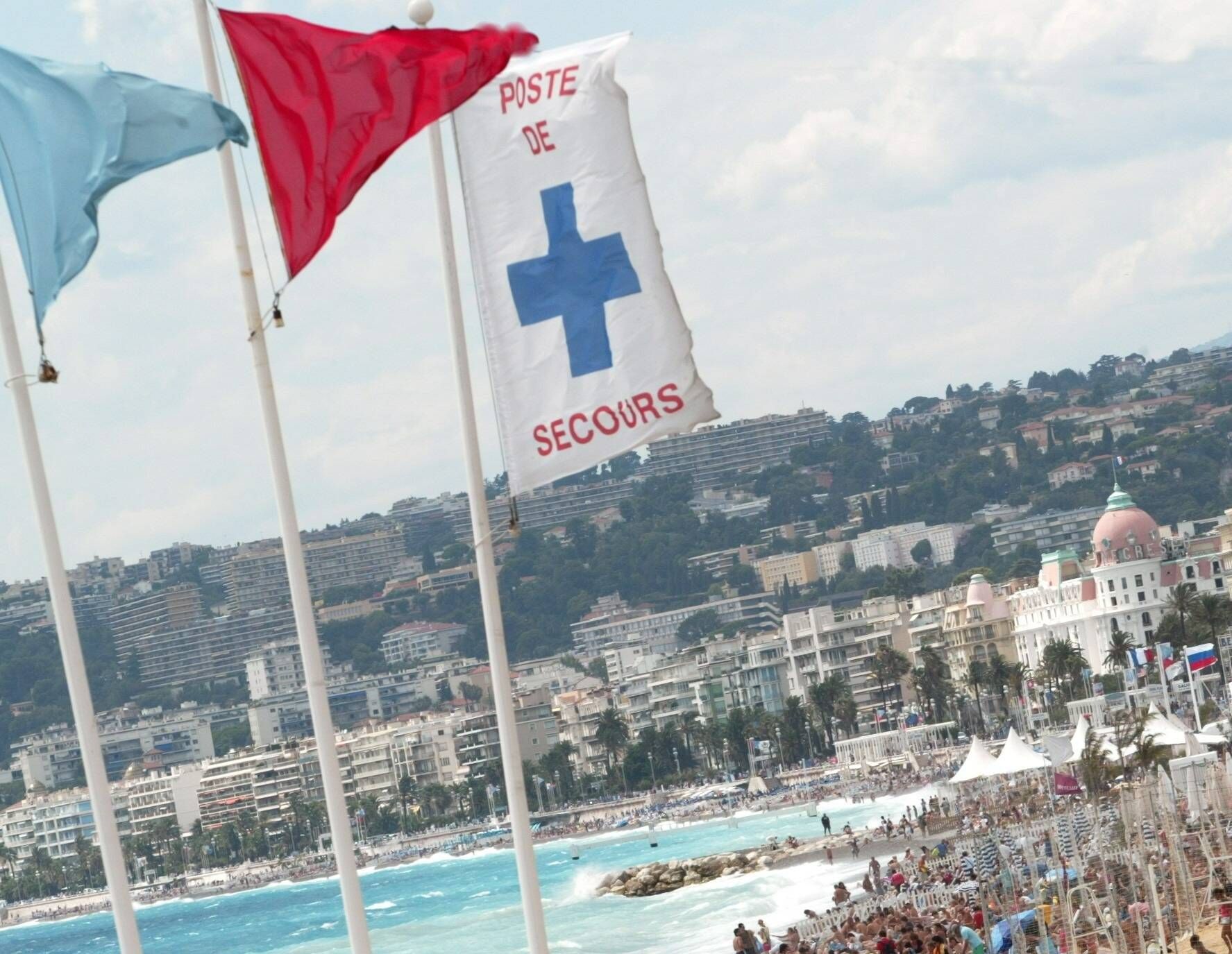 La baignade interdite au large de plusieurs plages de Nice ce samedi après-midi et l'accès au sentier du littoral fermé