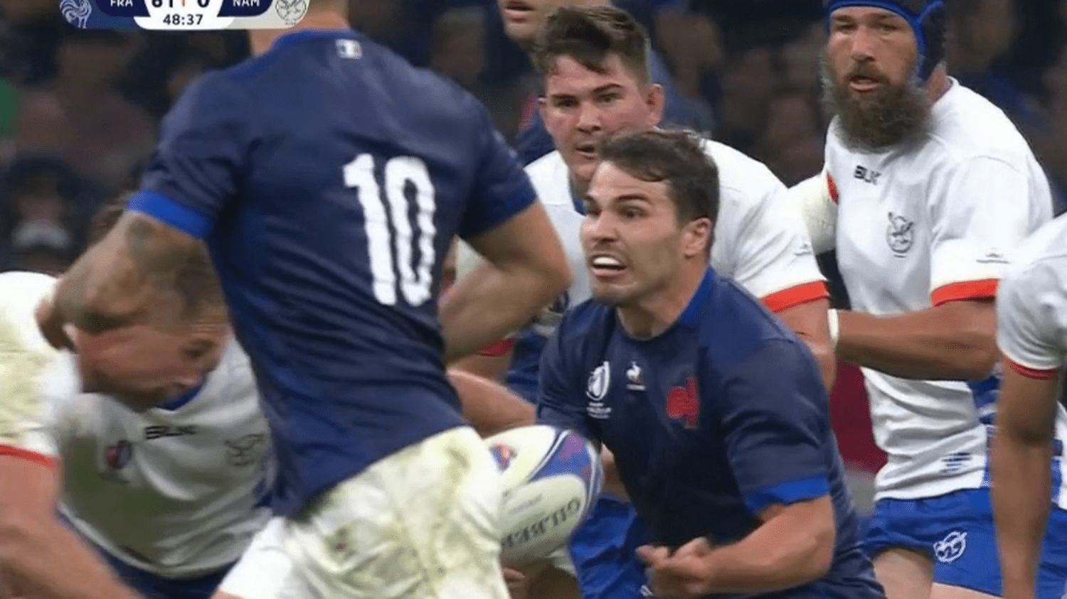 Coupe du monde de rugby : un choc en plein match cause une fracture au visage d’Antoine Dupont