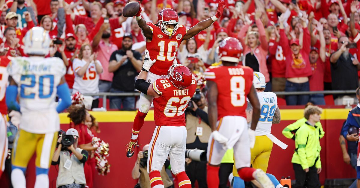 Final score: Chiefs’ offense comes alive in 31-17 win over Chargers