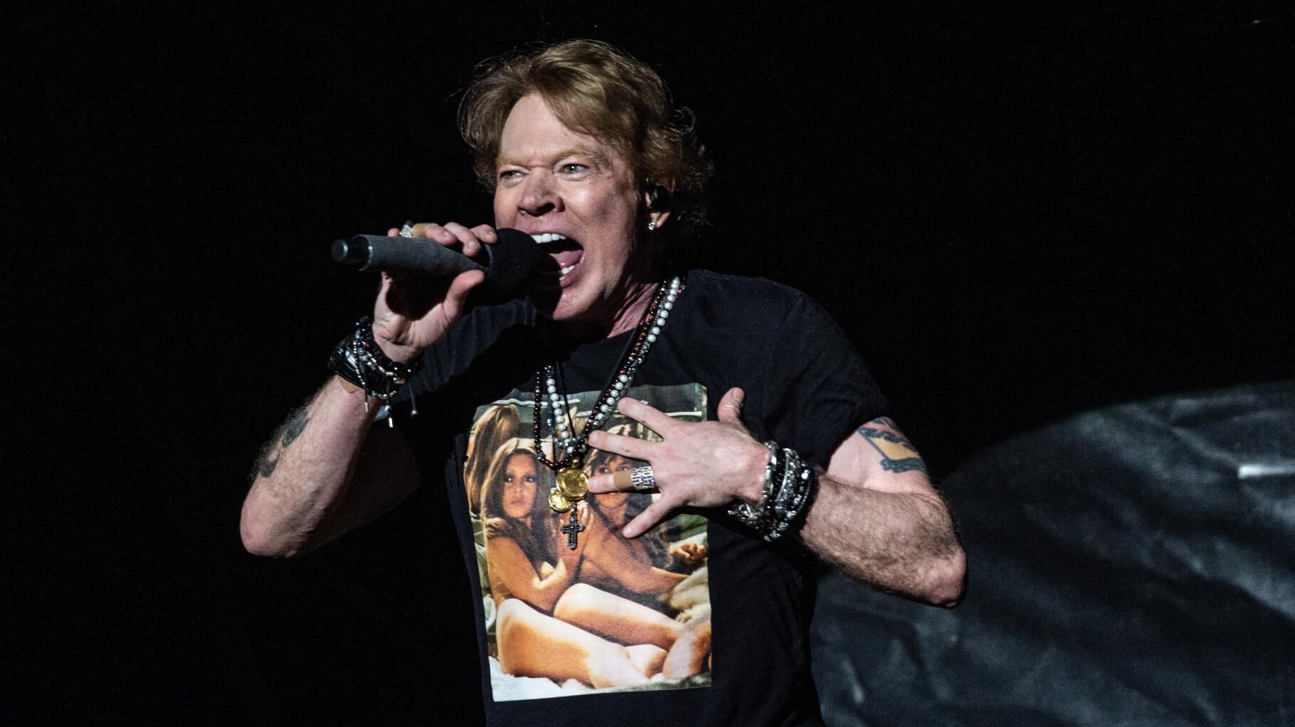 Axl Rose, le leader des Guns N’ Roses, accusé d’agression sexuelle aux États-Unis