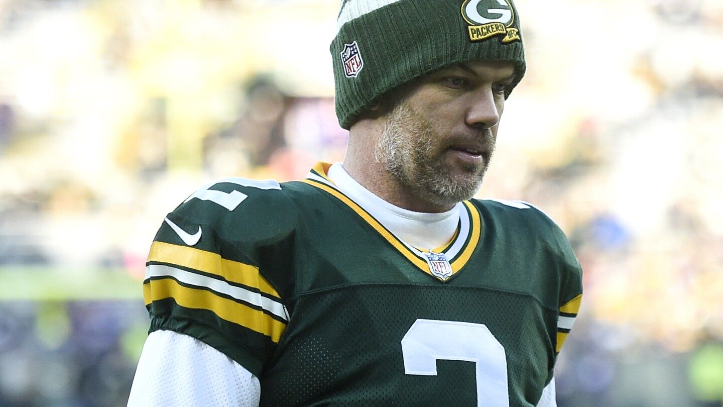 Giants sign Mason Crosby to practice squad to kick for them this week