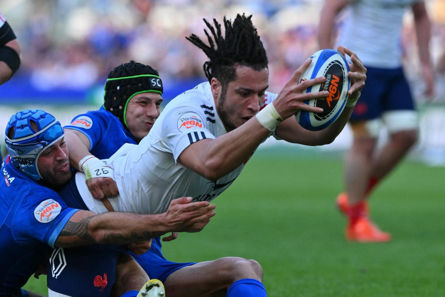 Le XV de France s’offre une " finale " dans le Tournoi des six nations après une victoire écrasante contre l’Italie