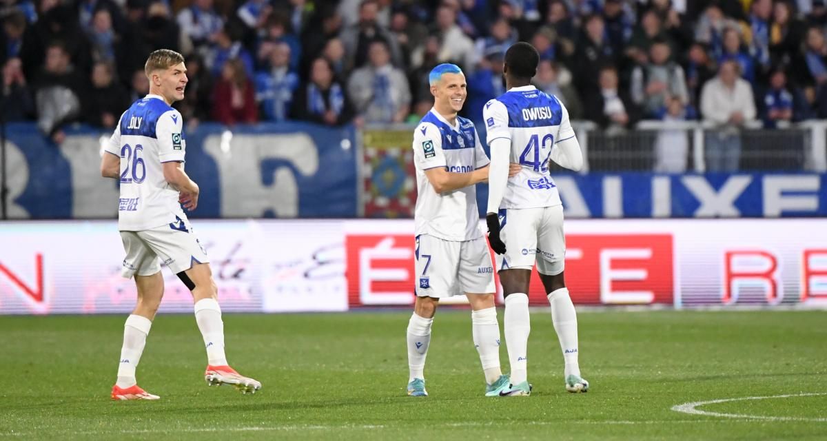 Ligue 2 (J34) : Auxerre déroule, Saint-Étienne accroché, Bordeaux devant... les scores à la pause