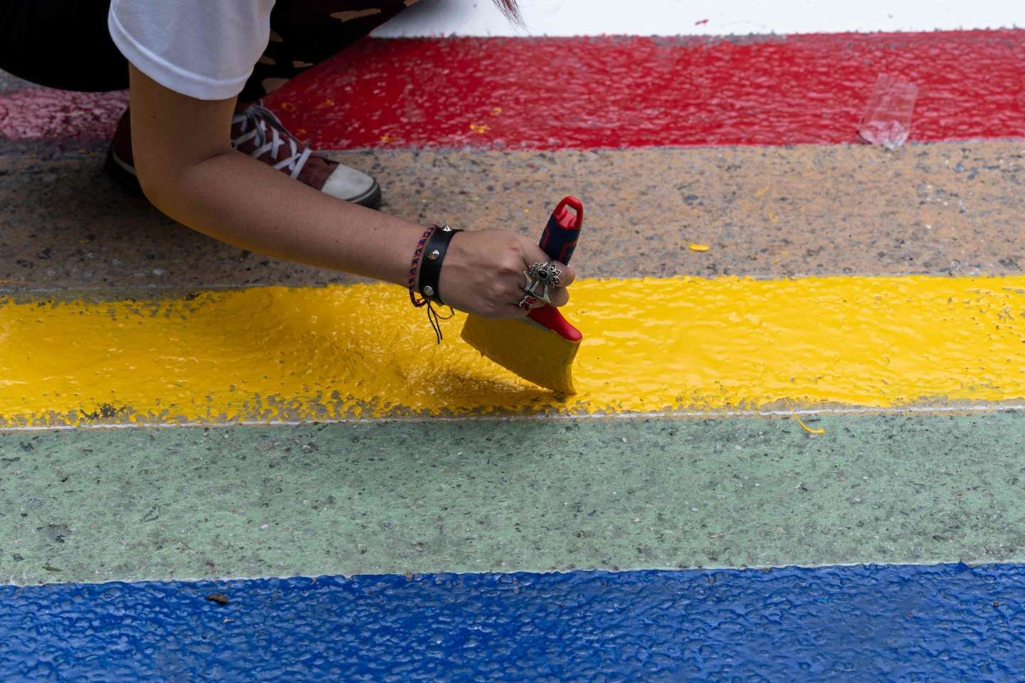 A Tours, un centre LGBT+ visé par un " lancer d’engin détonant ", la sixième attaque en quelques mois