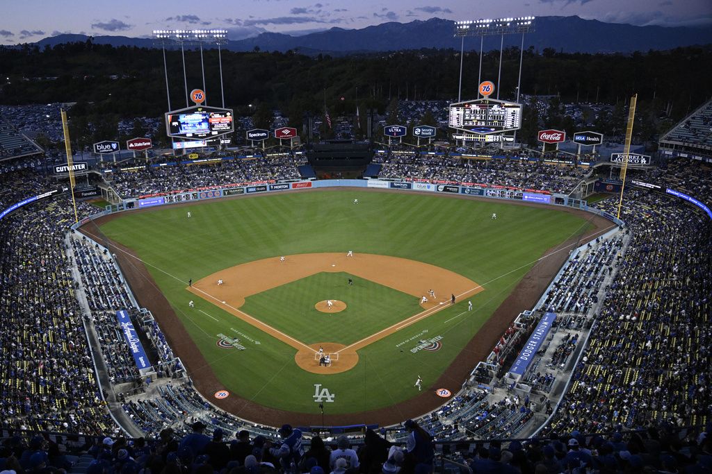 Dodgers apologize, reinvite LGBTQ group to Pride Night