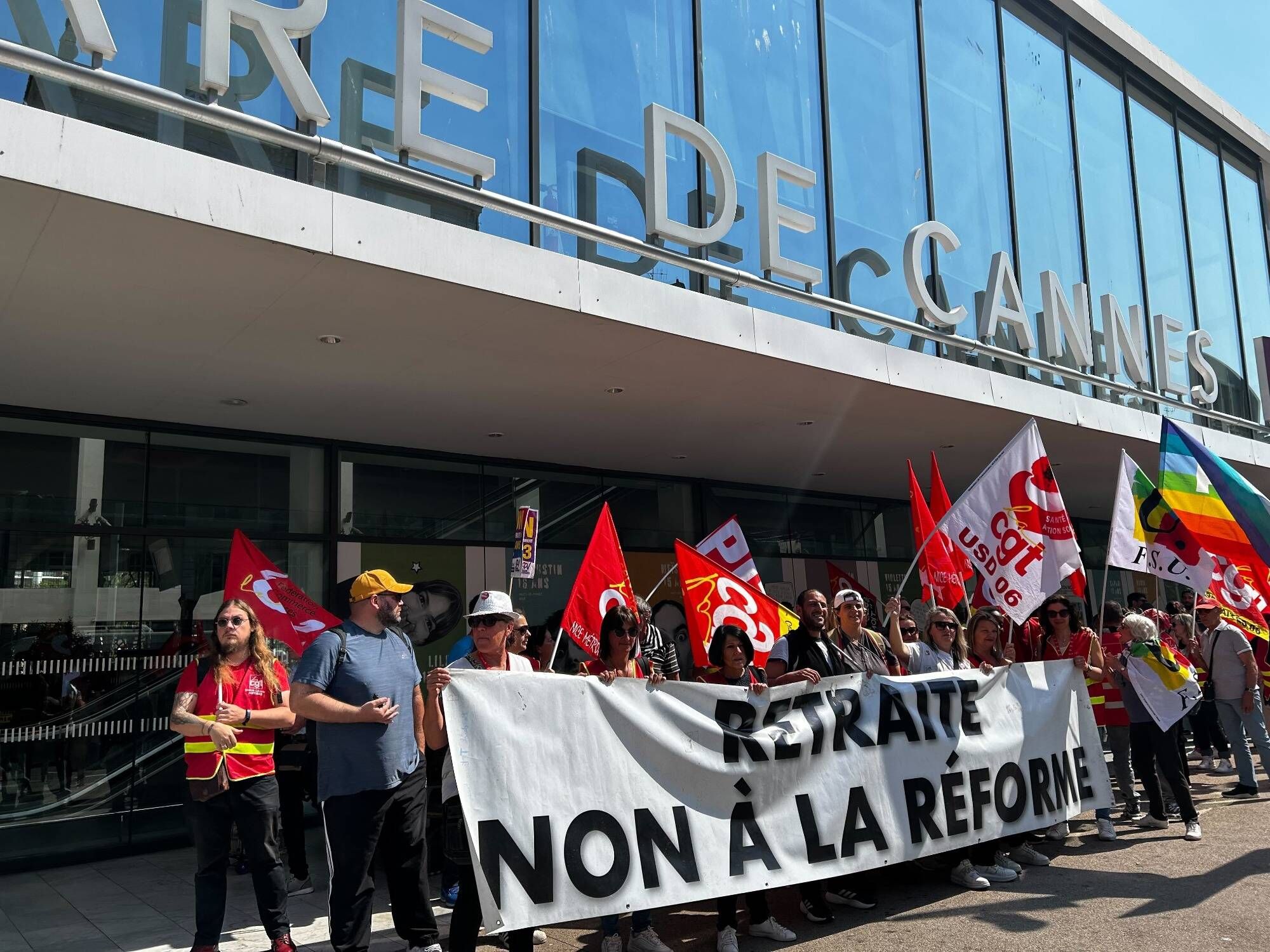 Un homme victime d'un arrêt cardiaque après l'explosion d'une bombe agricole pendant la manifestation de la CGT à Cannes