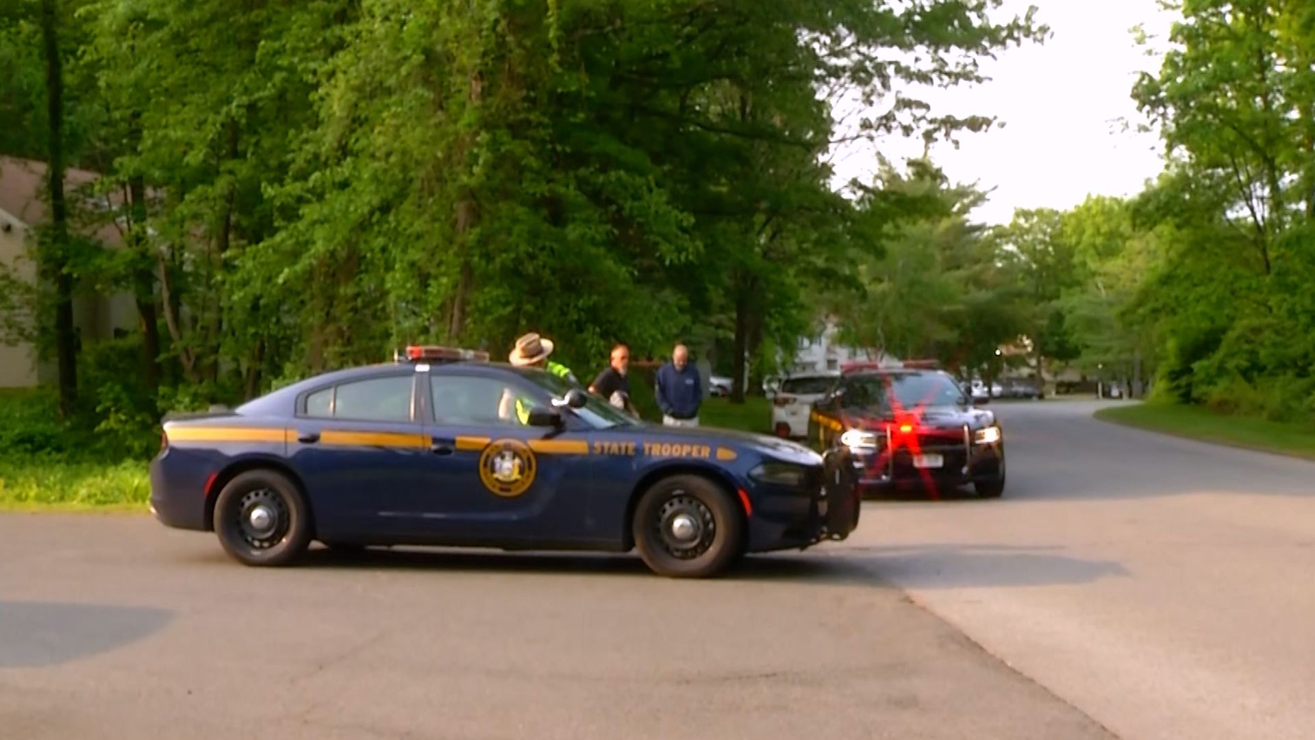 Sheriff's deputies shot while serving search warrant in Clifton Park; suspect wounded