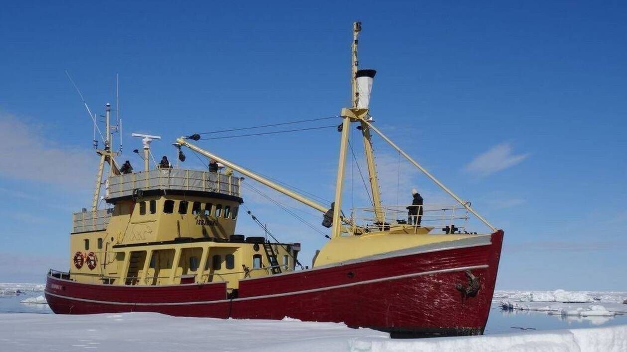 Leur bateau s’échoue dans l’Arctique, onze touristes français secourus