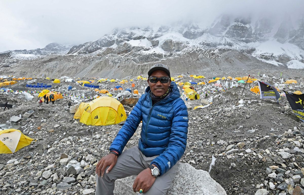 Le Népalais Kami Rita Sherpa reprend son record du monde en atteignant le sommet de l'Everest une 28e fois