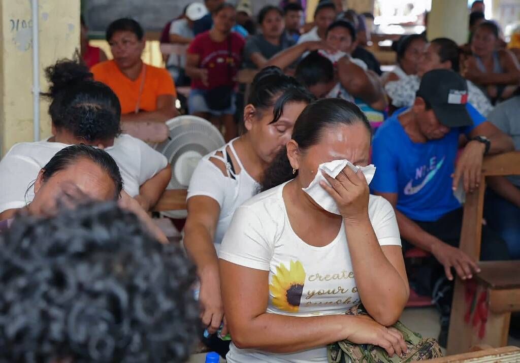 "C'est horrible": 19 jeunes tués dans l'incendie apparemment criminel d'un dortoir scolaire de filles au Guyana