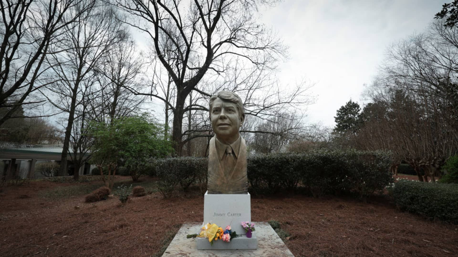 Jimmy Carter, 3 months into hospice, is aware of tributes, enjoying ice cream