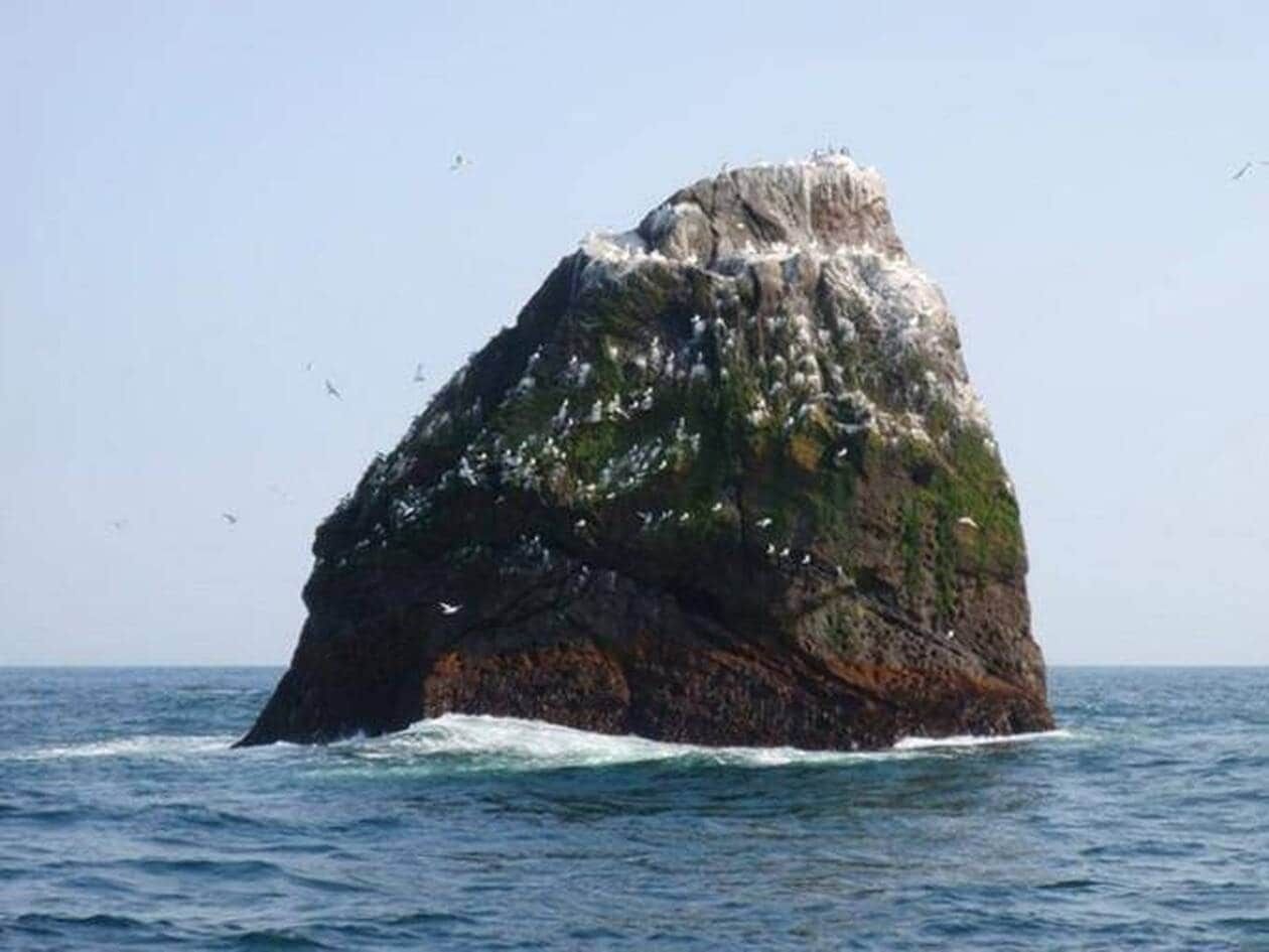 Il va tenter de survivre deux mois en solitaire sur un caillou battu par les flots dans l’Atlantique