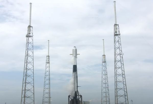 SpaceX successfully launches Starlink satellites despite weather delay