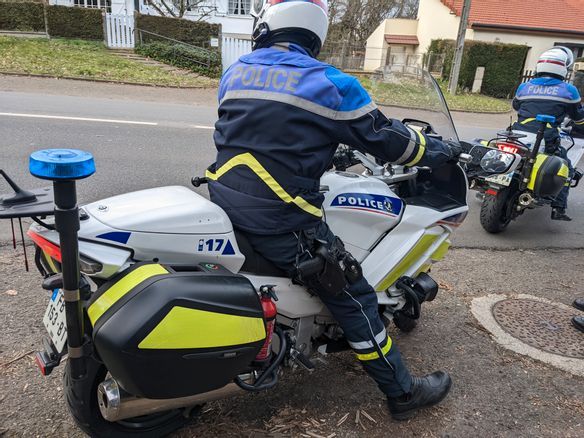 Un conducteur sans permis menace les policiers à Chartres