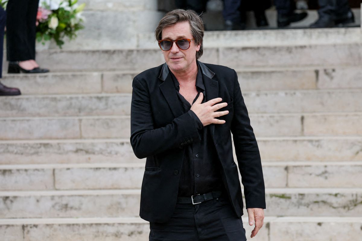 “Ma mère en avait un peu assez” : Thomas Dutronc en plein deuil, cet hommage qui le fait rire