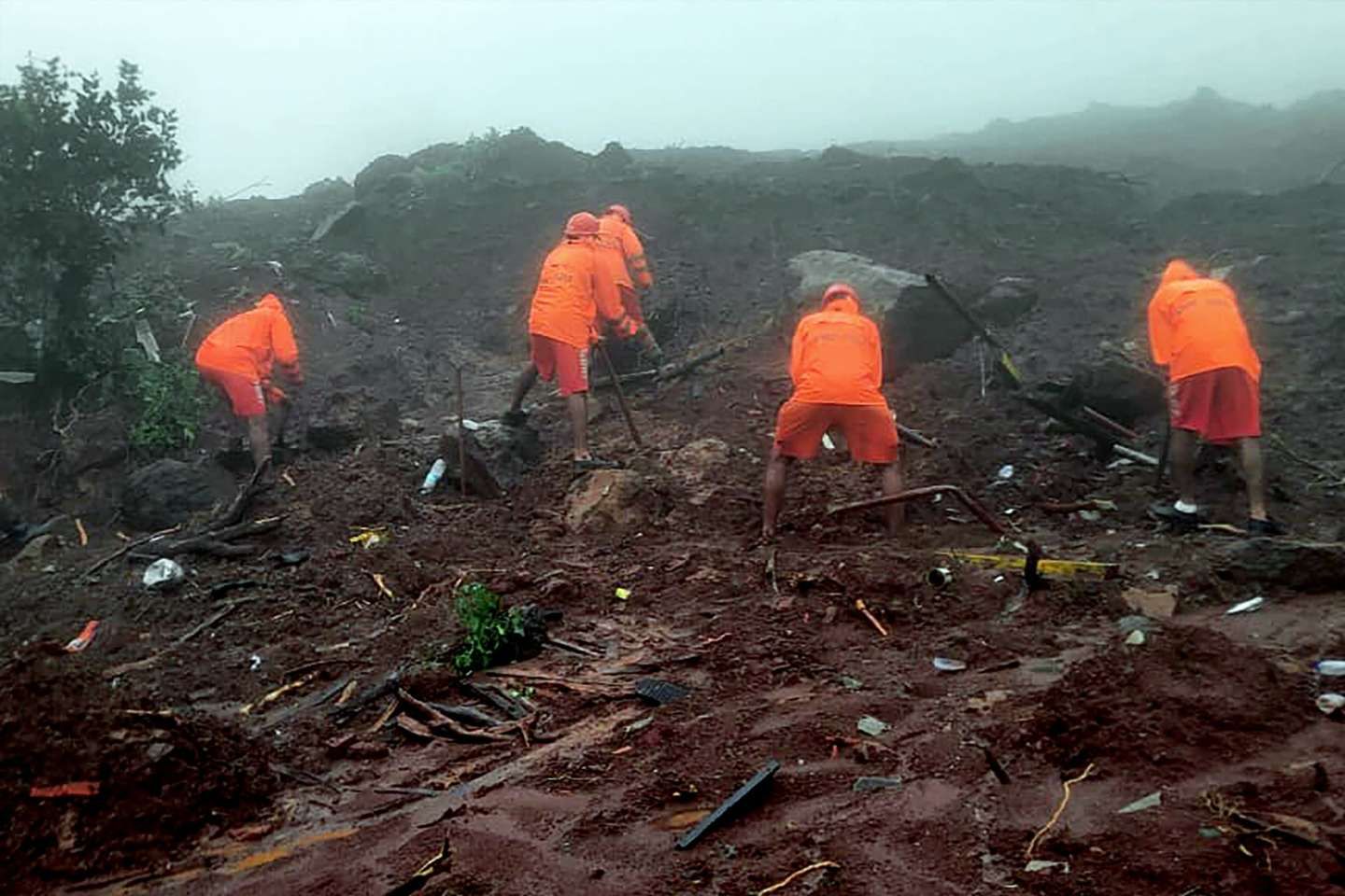 En Inde, au moins 27 morts et 50 disparus dans un glissement de terrain