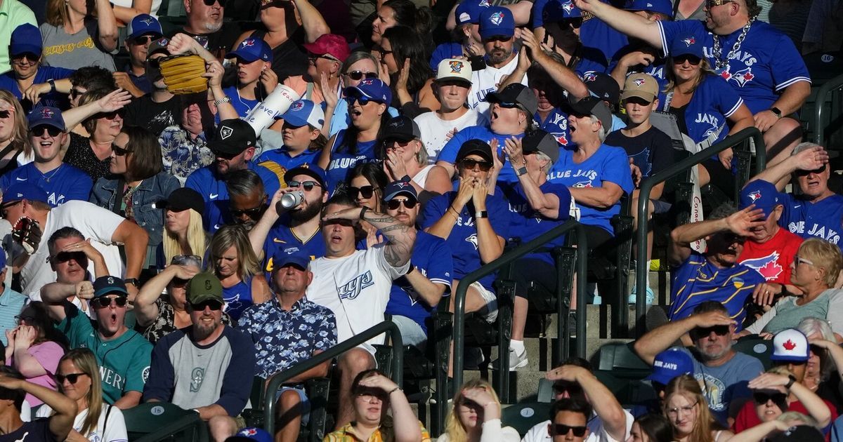 Blue Jays fans might drown out fans in Seattle, but Mariners keep on winning