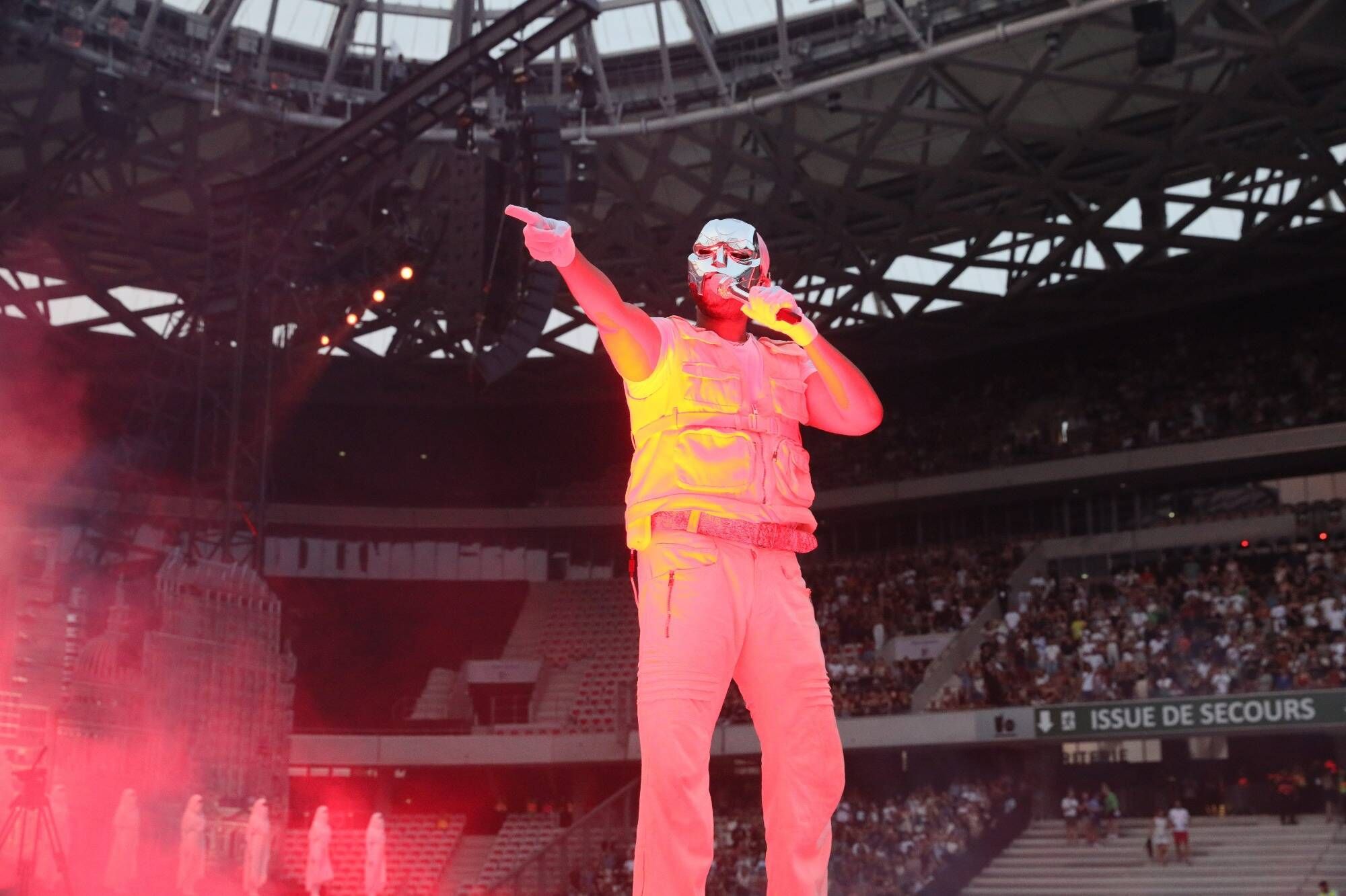 Le nouveau roi de la pop, c’est lui: revivez le concert de The Weeknd à Nice en images