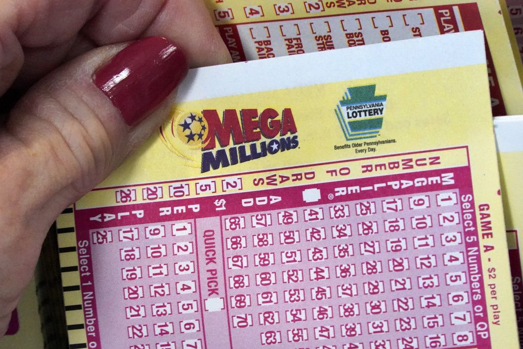 Mega Millions jackpot increases to $820 million; 8 players win $1 million prize