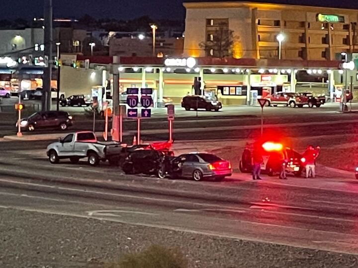 3 people sent to hospital after multi-vehicle crash in West El Paso