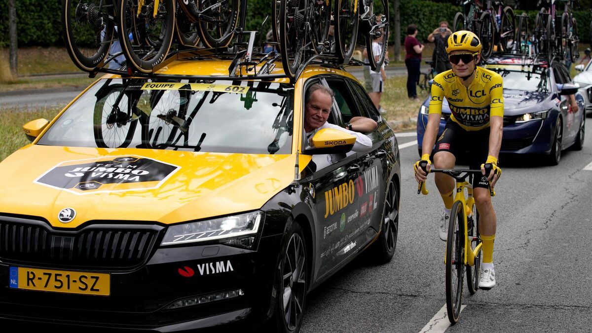 Tour de France : le manager de la Jumbo-Visma répond à Madiot et affiche du champagne sur Twitter