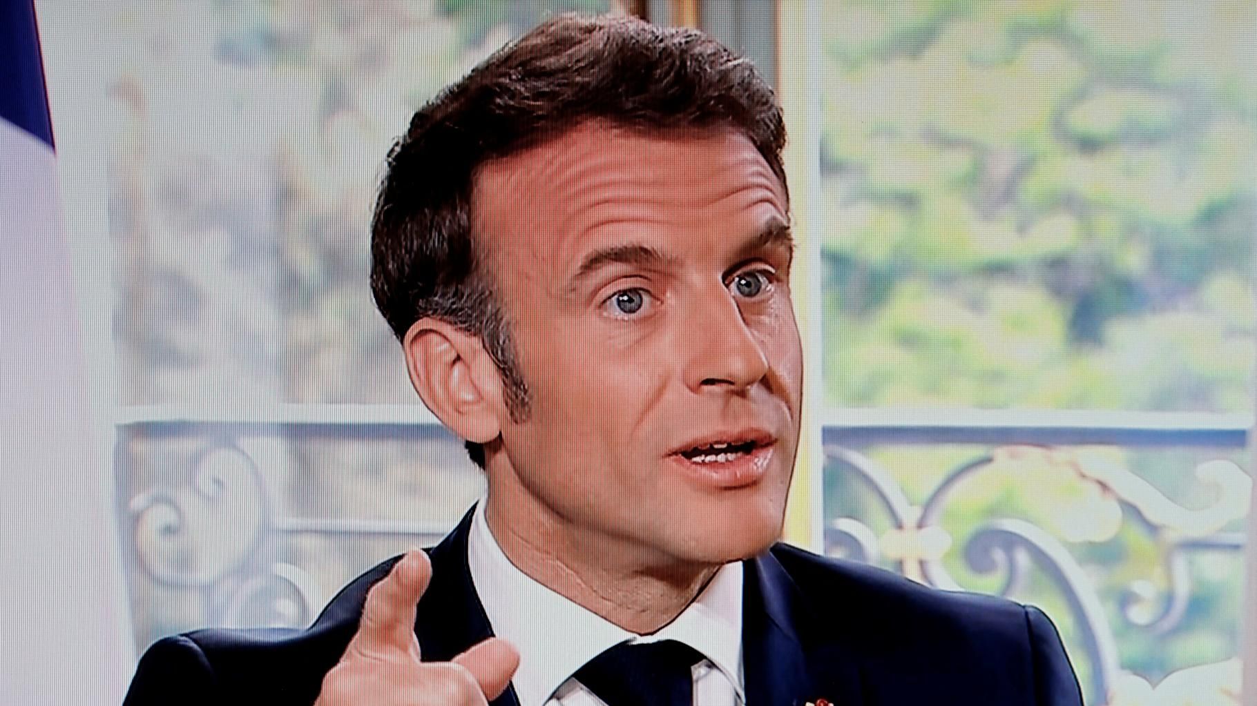 Emmanuel Macron interviewé dans les JT de 13h de TF1 et France 2 : que va dire le président ?