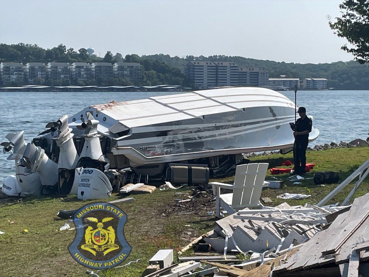 Boat runs aground at Lake of the Ozarks, strikes home