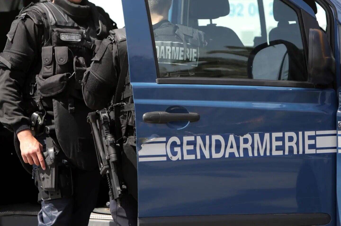 Une voiture finit sur le toit à Cagnes après avoir tenté d’échapper à un contrôle de gendarmerie