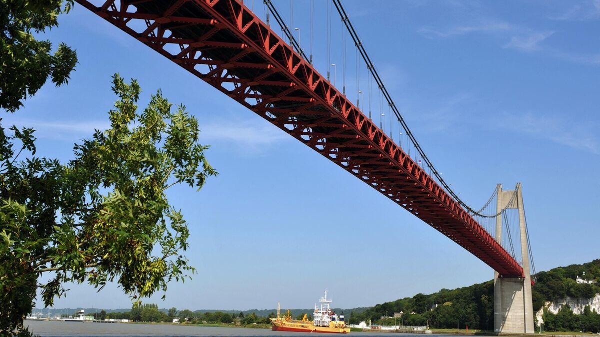 Seine-Maritime : une voiture chute dans la Seine, deux adolescents de 12 et 19 ans meurent noyés