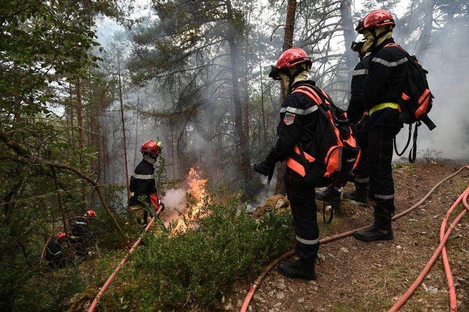 Un incendie en cours près de Millau, une quarantaine de pompiers luttent contre les flammes